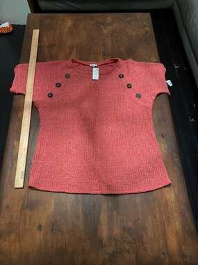 Avenue NWT Coral Short Sleeve Waffle Knit Sweater with Shoulder Button Detail Si